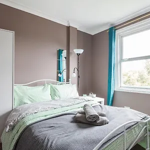 https://shirley-house-self-catering.bournemouth-hotels.org